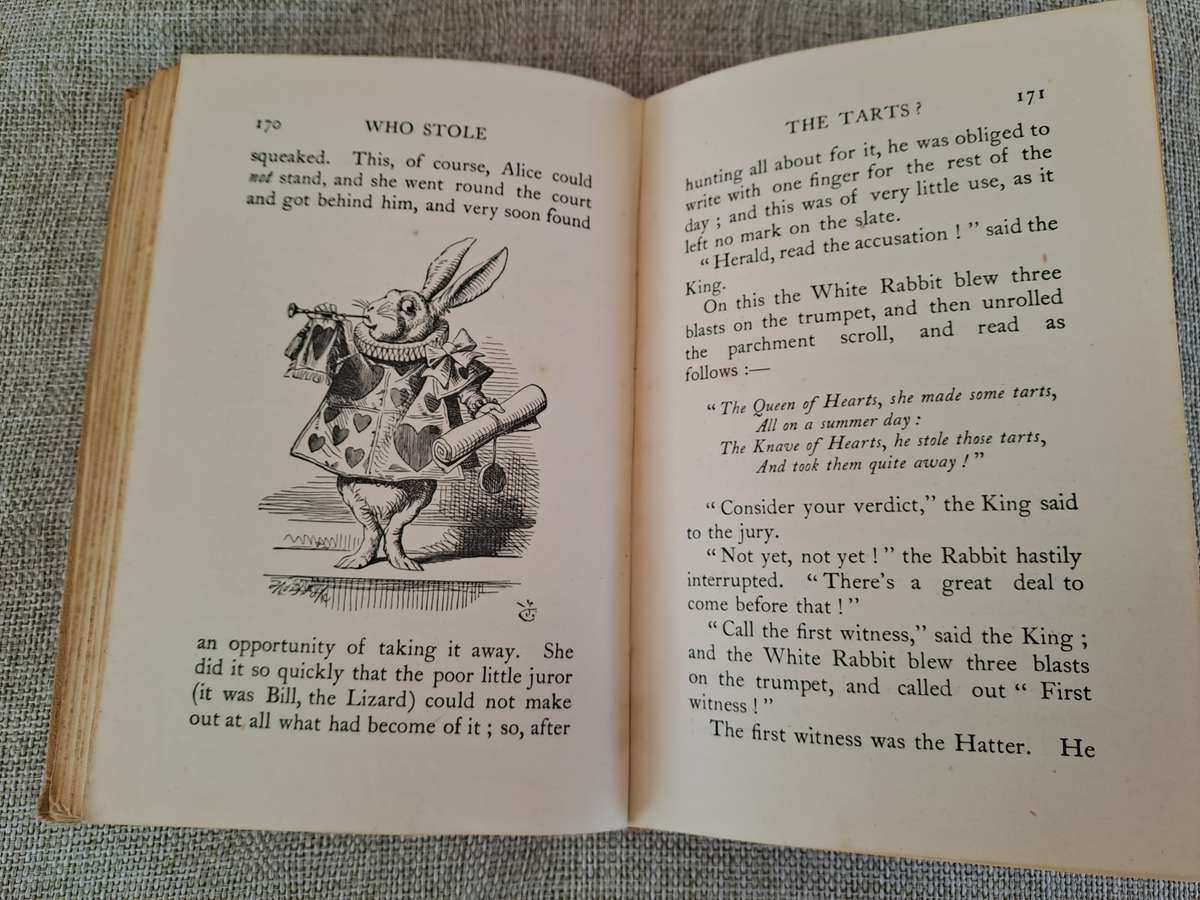 Alice's Adventures in Wonderland - Lewis Carroll