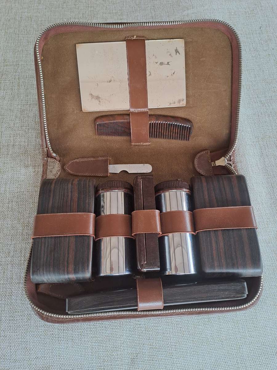 Mens Grooming Kit in Zipped Case