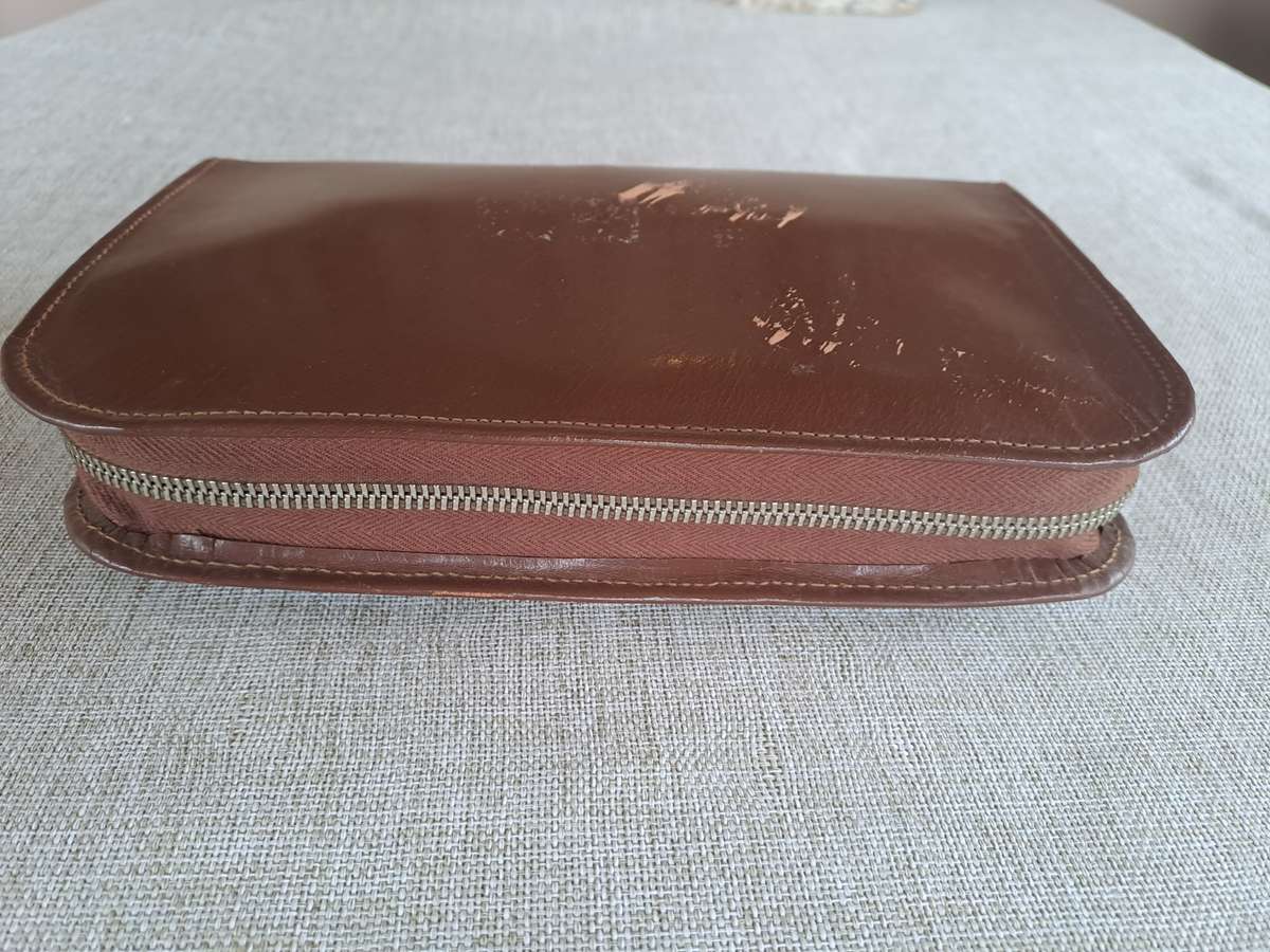 Mens Grooming Kit in Zipped Case