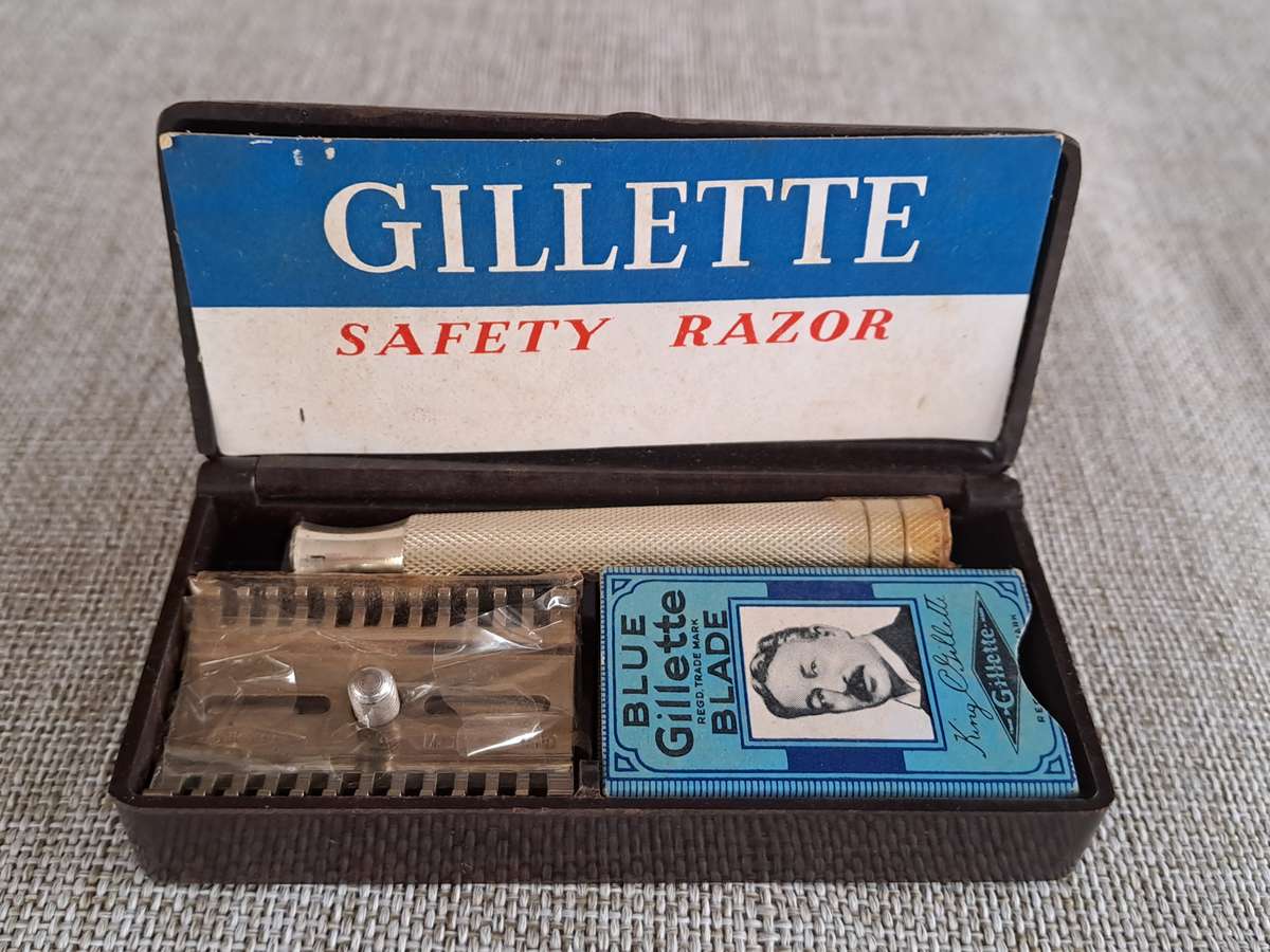 Mens Grooming Kit in Zipped Case