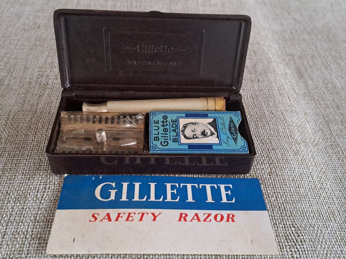 Mens Grooming Kit in Zipped Case