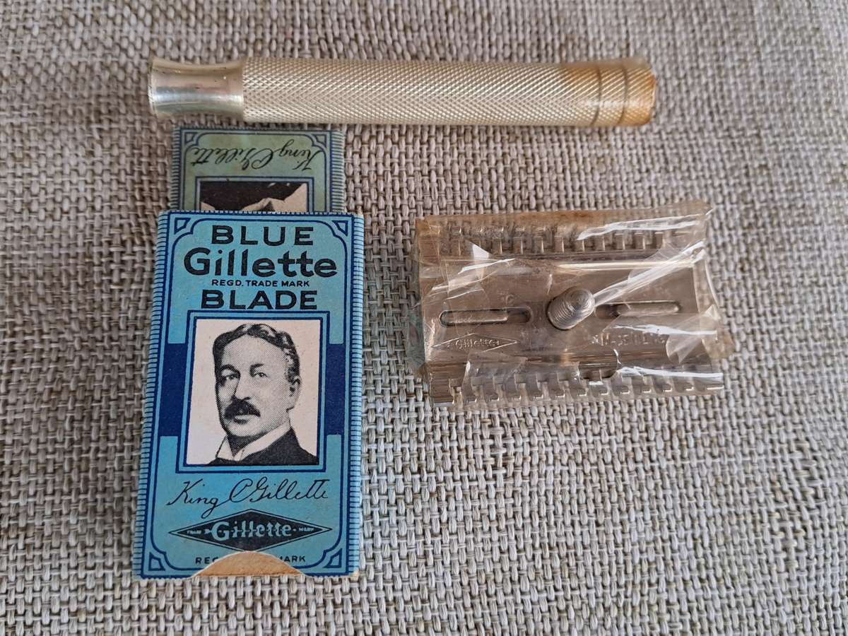 Mens Grooming Kit in Zipped Case