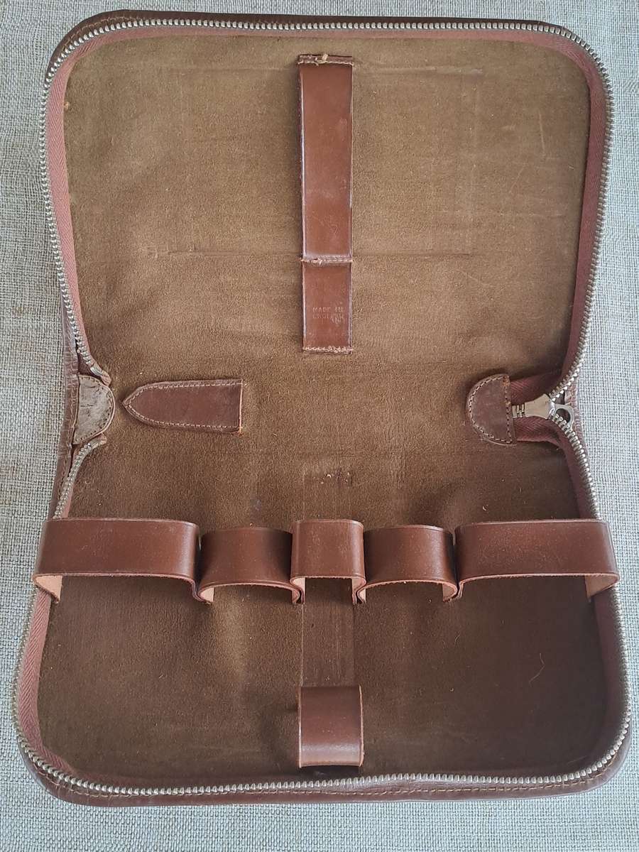 Mens Grooming Kit in Zipped Case