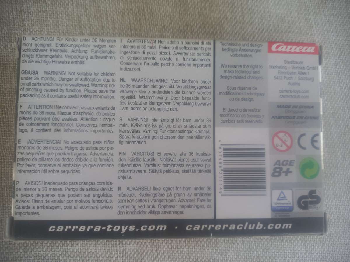 Carrera Pit Babes - Car diorama pieces (still NEW condition)