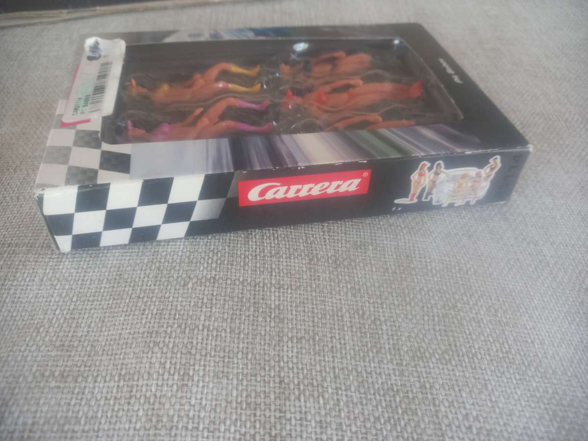 Carrera Pit Babes - Car diorama pieces (still NEW condition)
