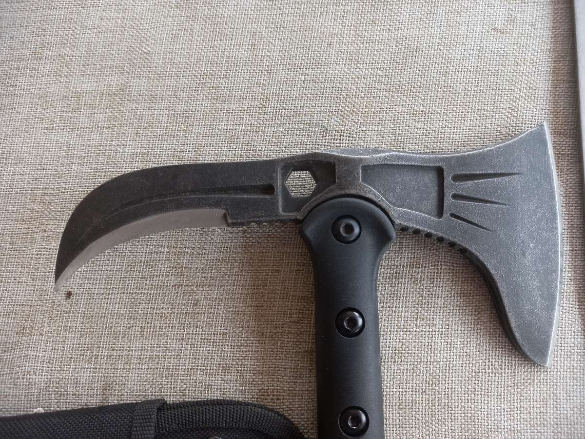 SOG - Tactical Axe