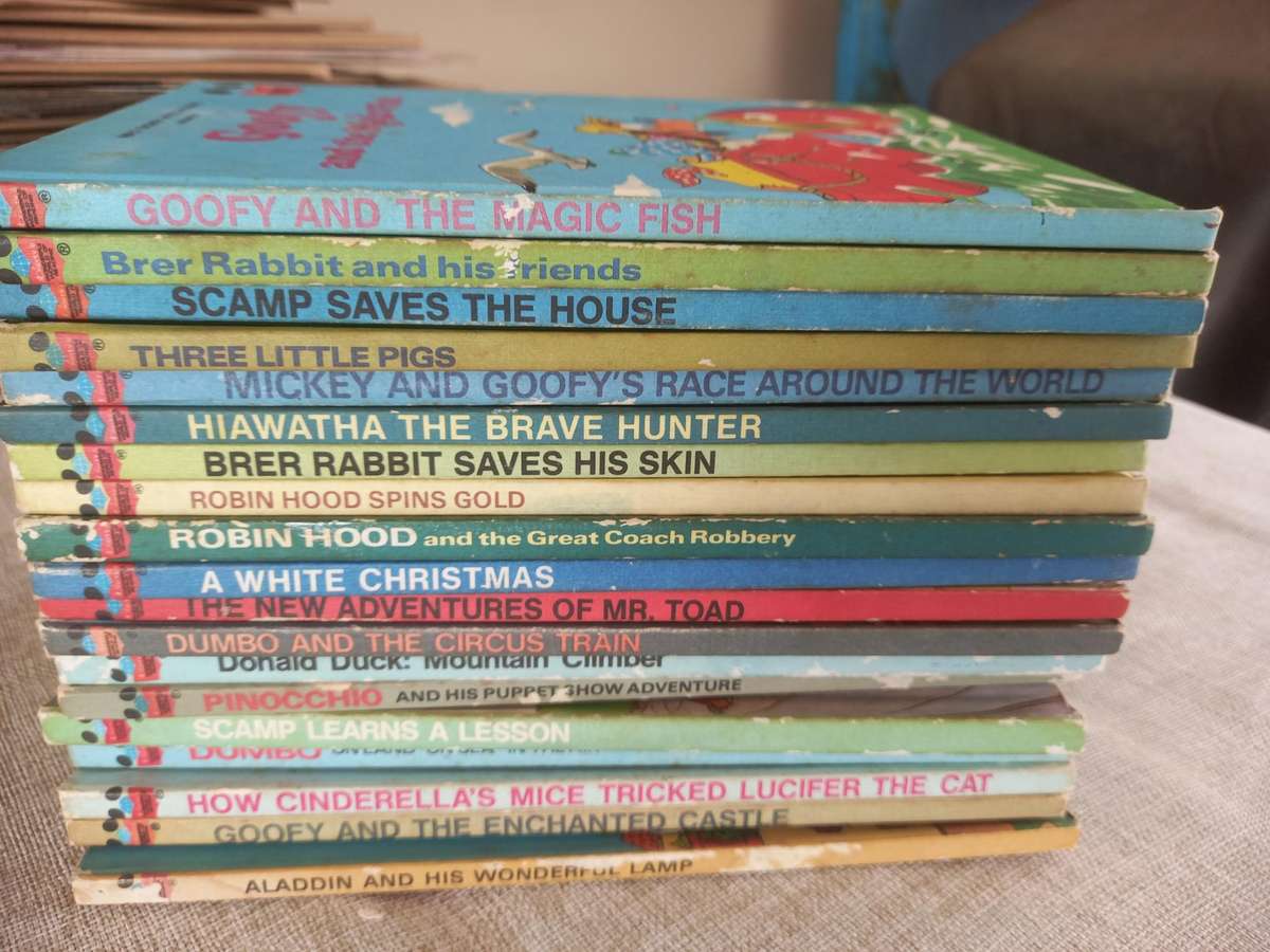 Walt Disney Wonderful World of Reading x 19 (2)