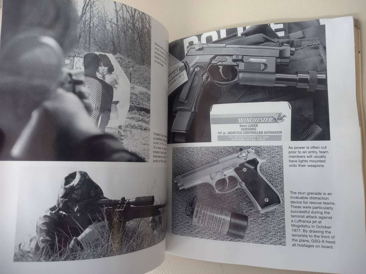 Hostage Rescue Manual: Tactics of the Counter-Terrorist Professionals - LeroyThompson