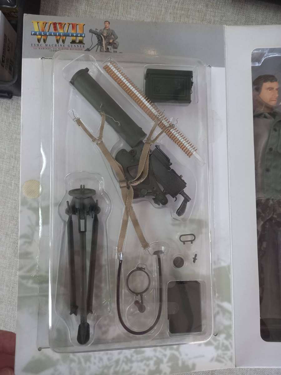 Dragon 1/6 Scale WWII Eric Stark USMC Machine Gunner 12