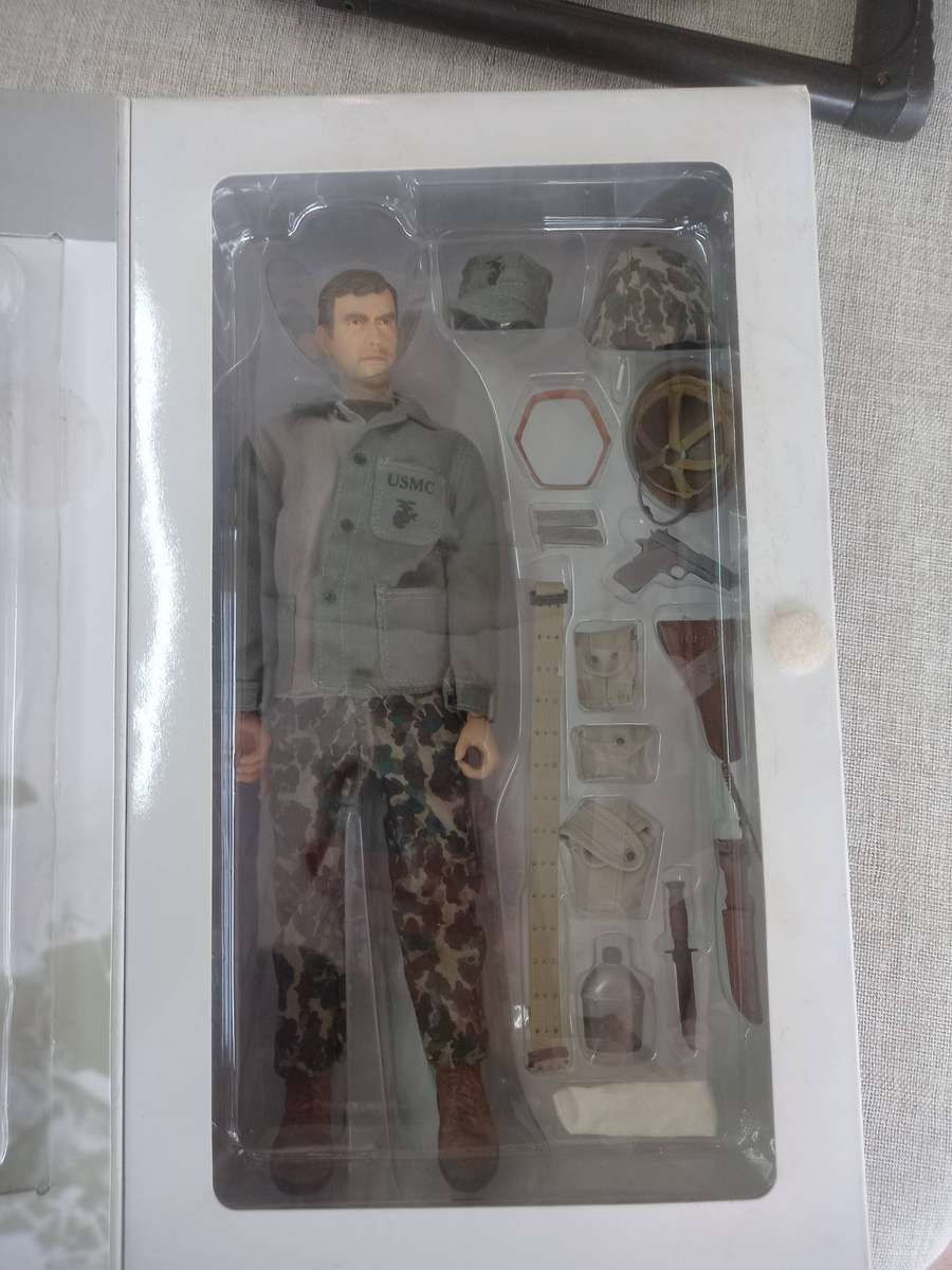 Dragon 1/6 Scale WWII Eric Stark USMC Machine Gunner 12