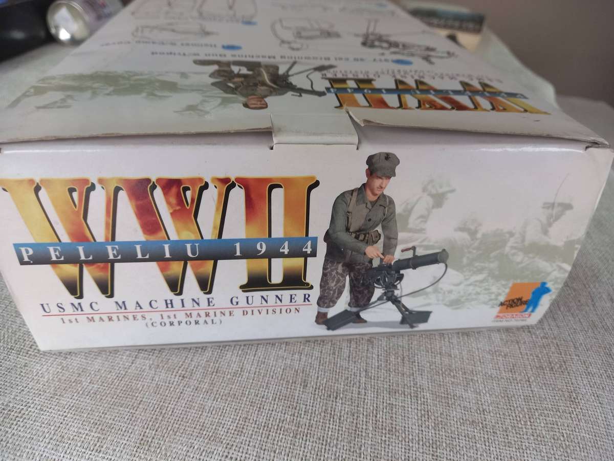 Dragon 1/6 Scale WWII Eric Stark USMC Machine Gunner 12