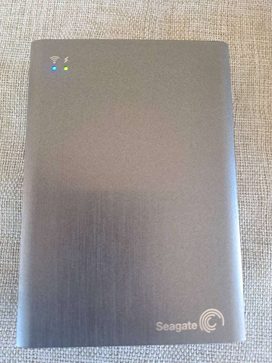 Seagate Wireless Mobile Storage, PQI Air Bank and HDMI cable 10 m