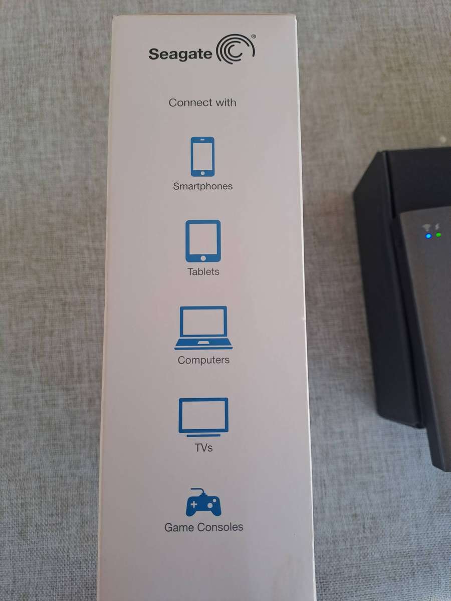 Seagate Wireless Mobile Storage, PQI Air Bank and HDMI cable 10 m