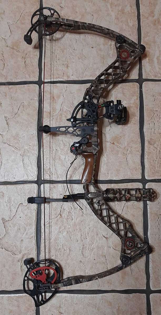 Mathews Compound Bow (damaged)