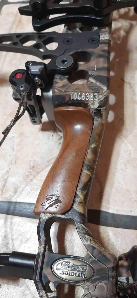Mathews Compound Bow (damaged)