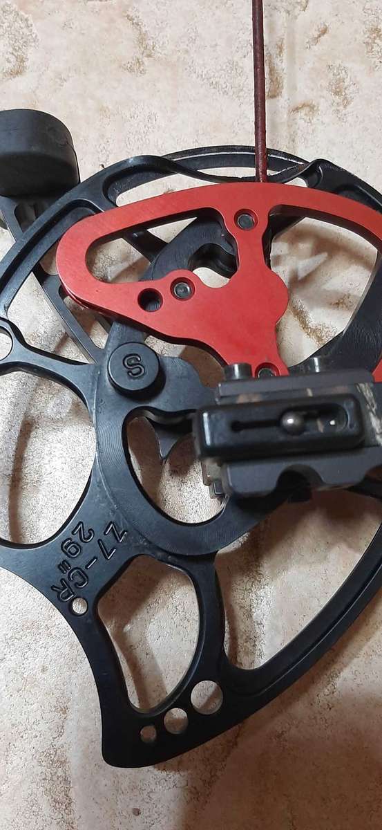 Mathews Compound Bow (damaged)