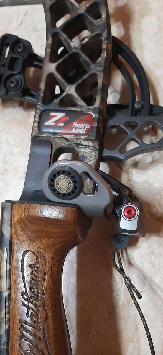 Mathews Compound Bow (damaged)