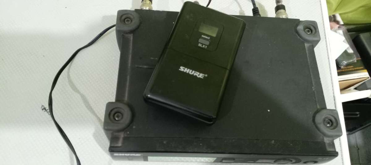 Shure SLX4 and Shure SLX1 with Lapel