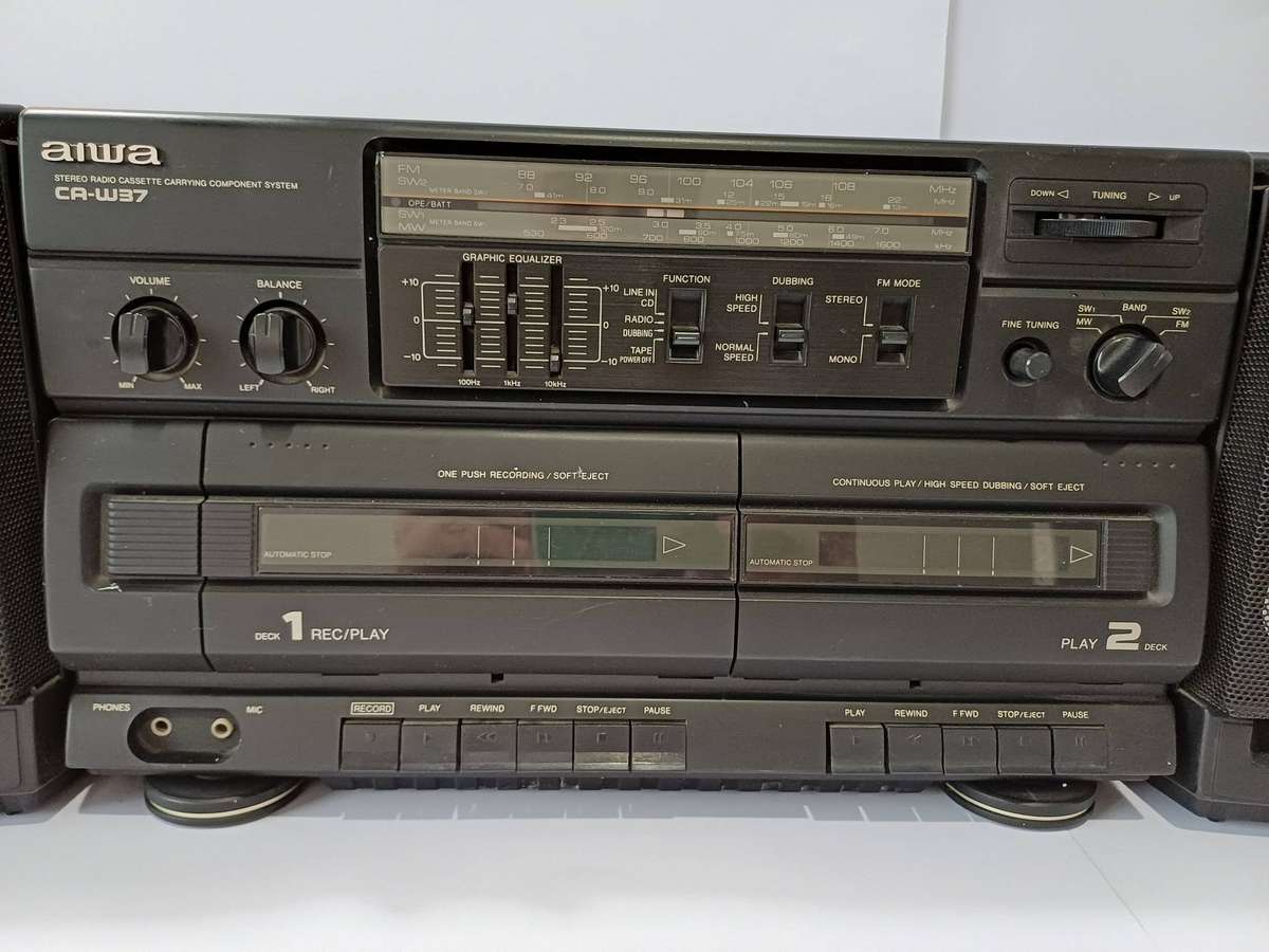 Aiwa CA-W37 Stereo Tuner/Cassette Player with Detachable Speakers (Vintage 1980s)