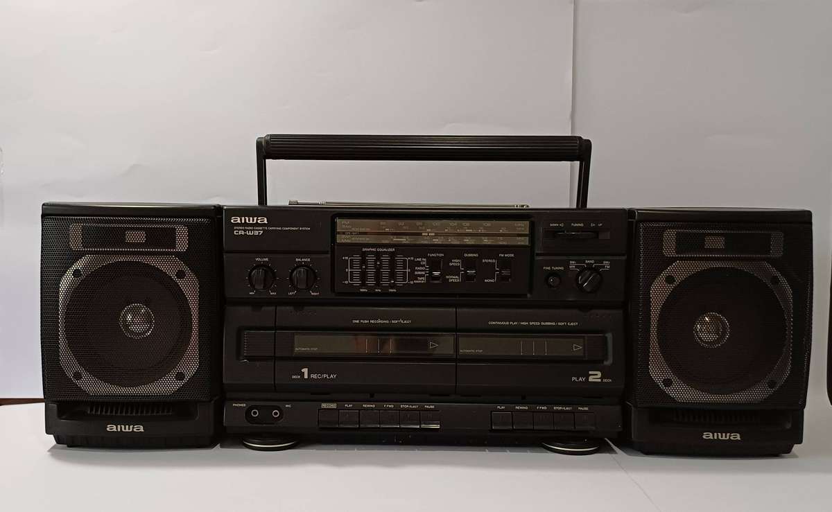 Aiwa CA-W37 Stereo Tuner/Cassette Player with Detachable Speakers (Vintage 1980s)
