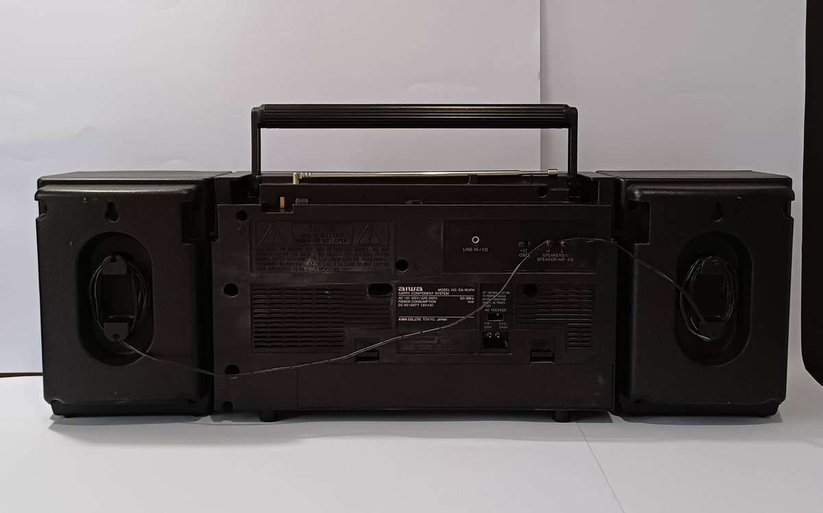 Aiwa CA-W37 Stereo Tuner/Cassette Player with Detachable Speakers (Vintage 1980s)