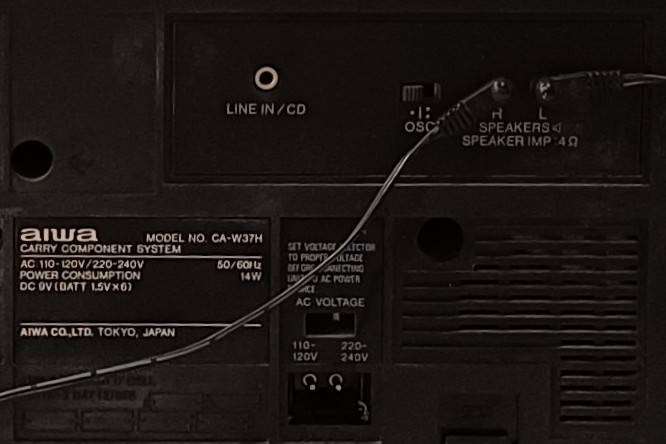Aiwa CA-W37 Stereo Tuner/Cassette Player with Detachable Speakers (Vintage 1980s)