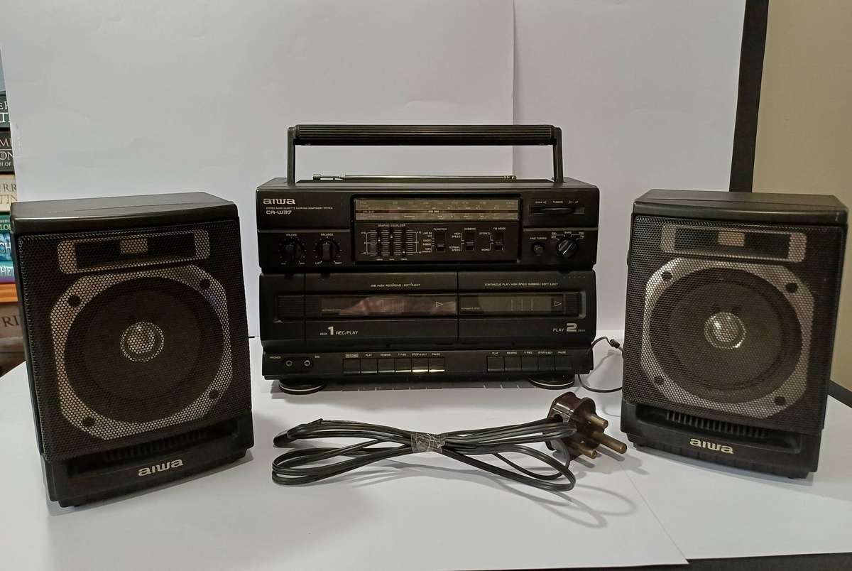 Aiwa CA-W37 Stereo Tuner/Cassette Player with Detachable Speakers (Vintage 1980s)