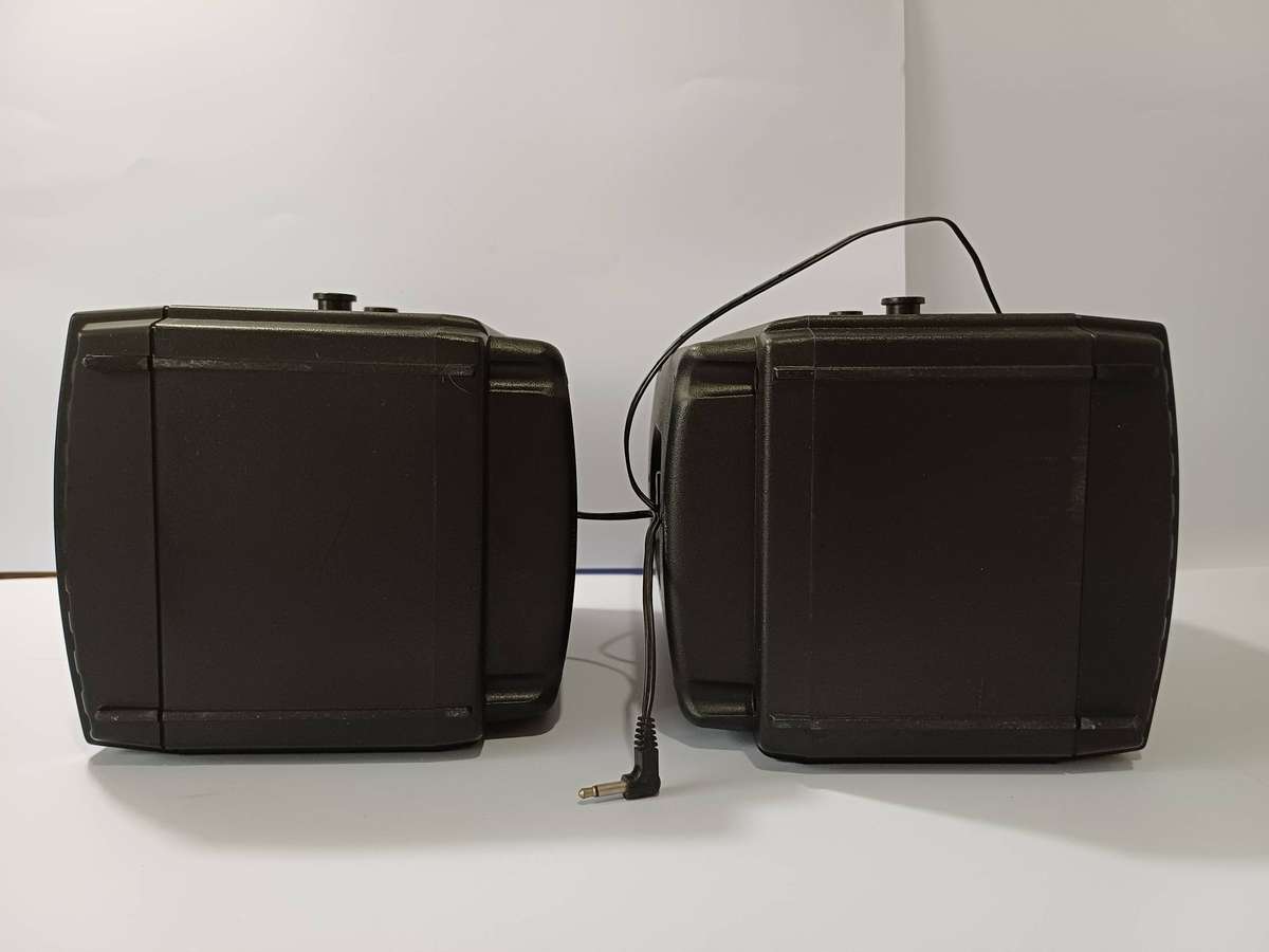 Aiwa CA-W37 Stereo Tuner/Cassette Player with Detachable Speakers (Vintage 1980s)