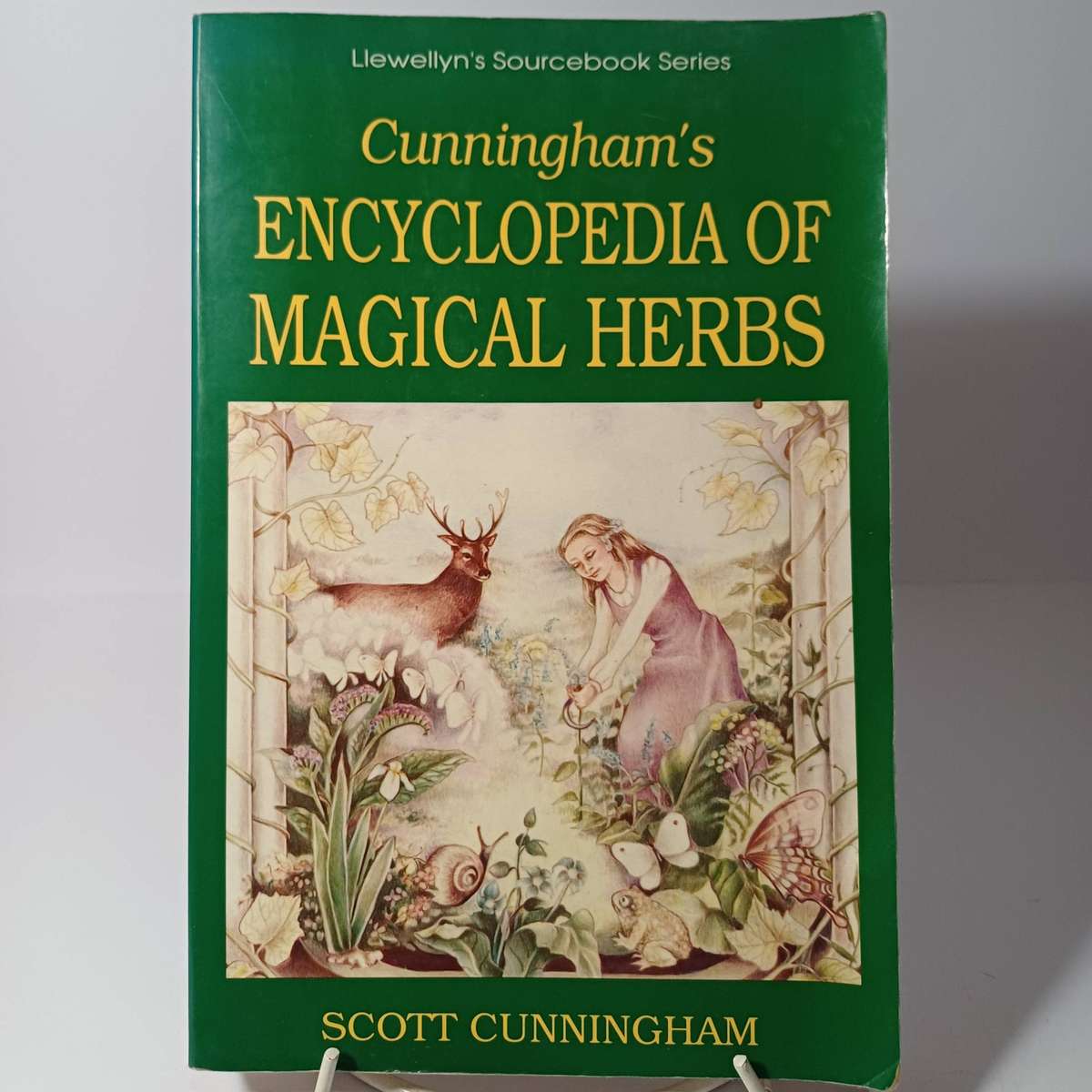Cunningham's Encyclopedia of Magical Herbs - A Practitioner's Guide to Herbal Magick