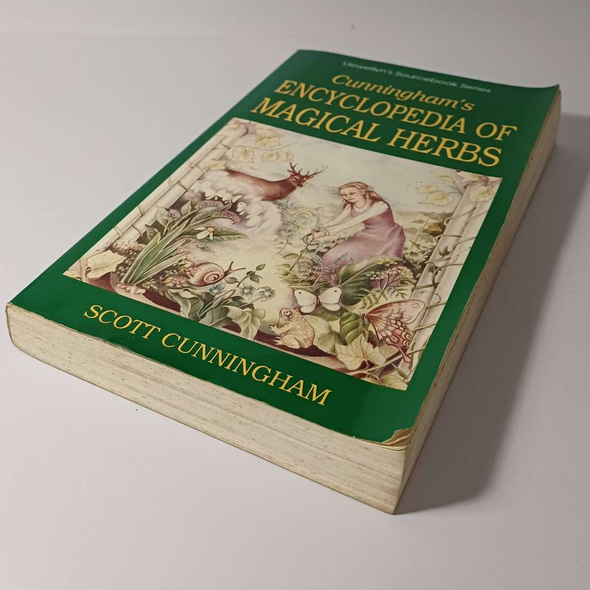 Cunningham's Encyclopedia of Magical Herbs - A Practitioner's Guide to Herbal Magick