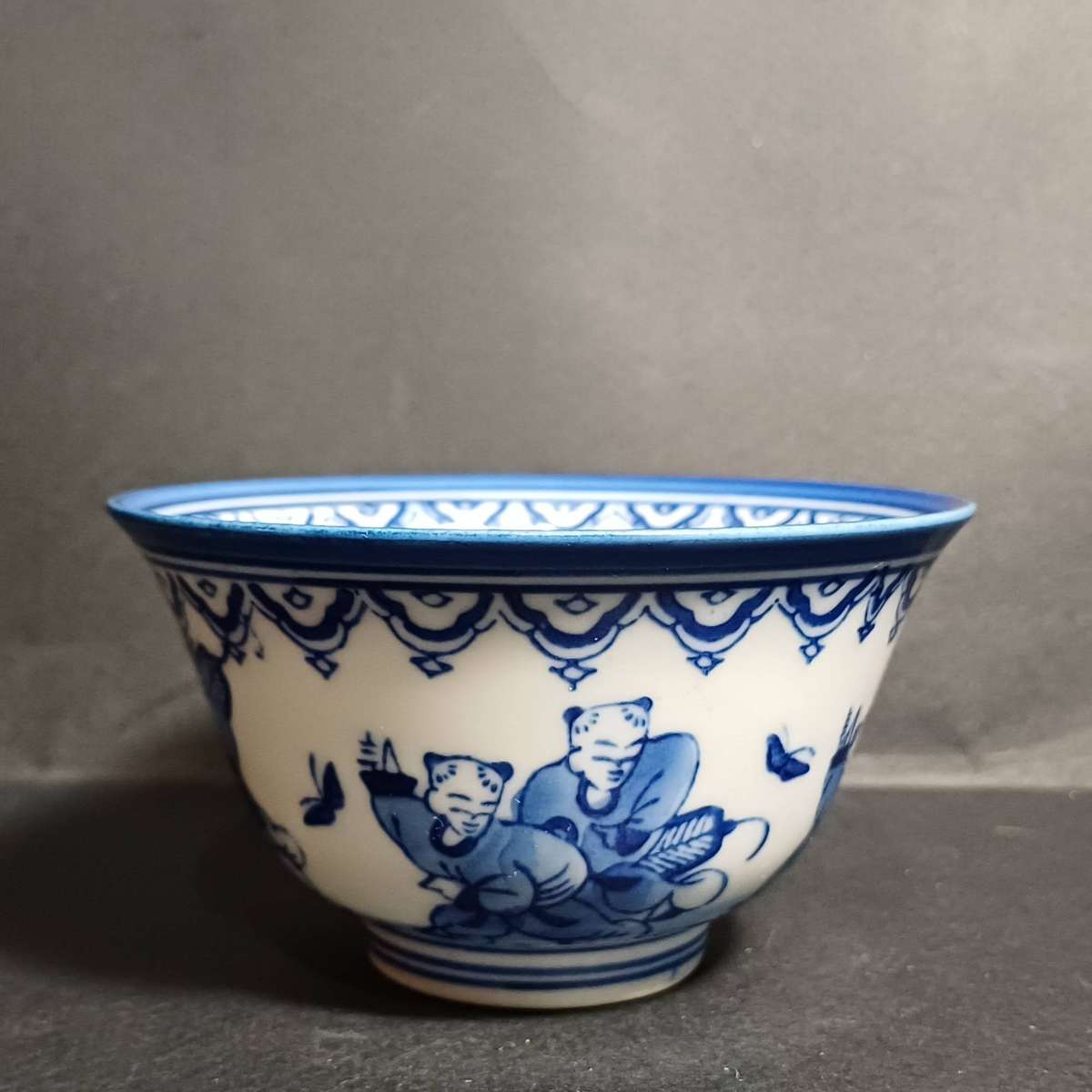 Antique Japanese Arita Ware - Nabeshima Style Sometsuke Karako Porcelain Tea Cup