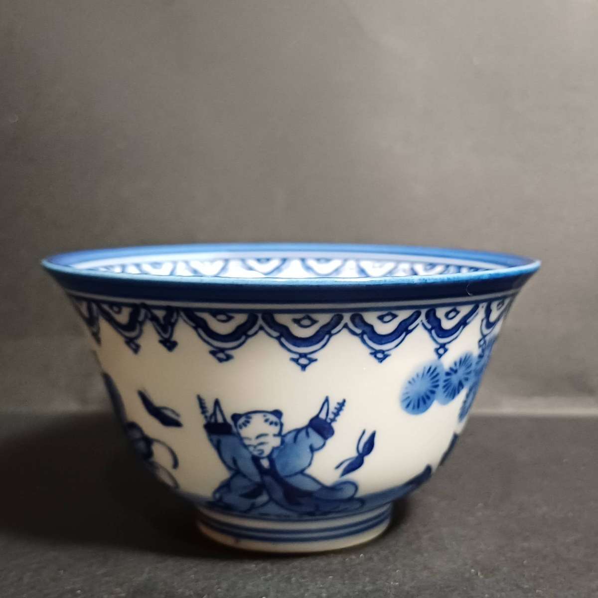 Antique Japanese Arita Ware - Nabeshima Style Sometsuke Karako Porcelain Tea Cup