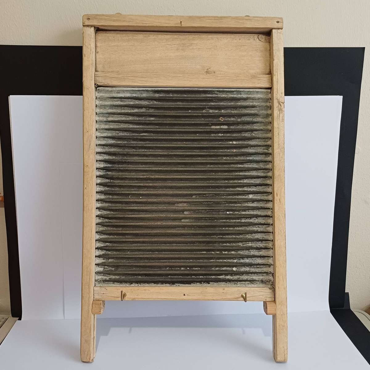 ANTIQUE WASHBOARD | Repurposed Rustic Country-Style Wall Decor with Hooks
