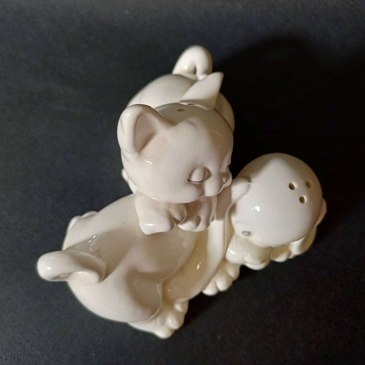 Adorable Ceramic Napping Puppy & Kitten Salt & Pepper Shakers UNUSED!