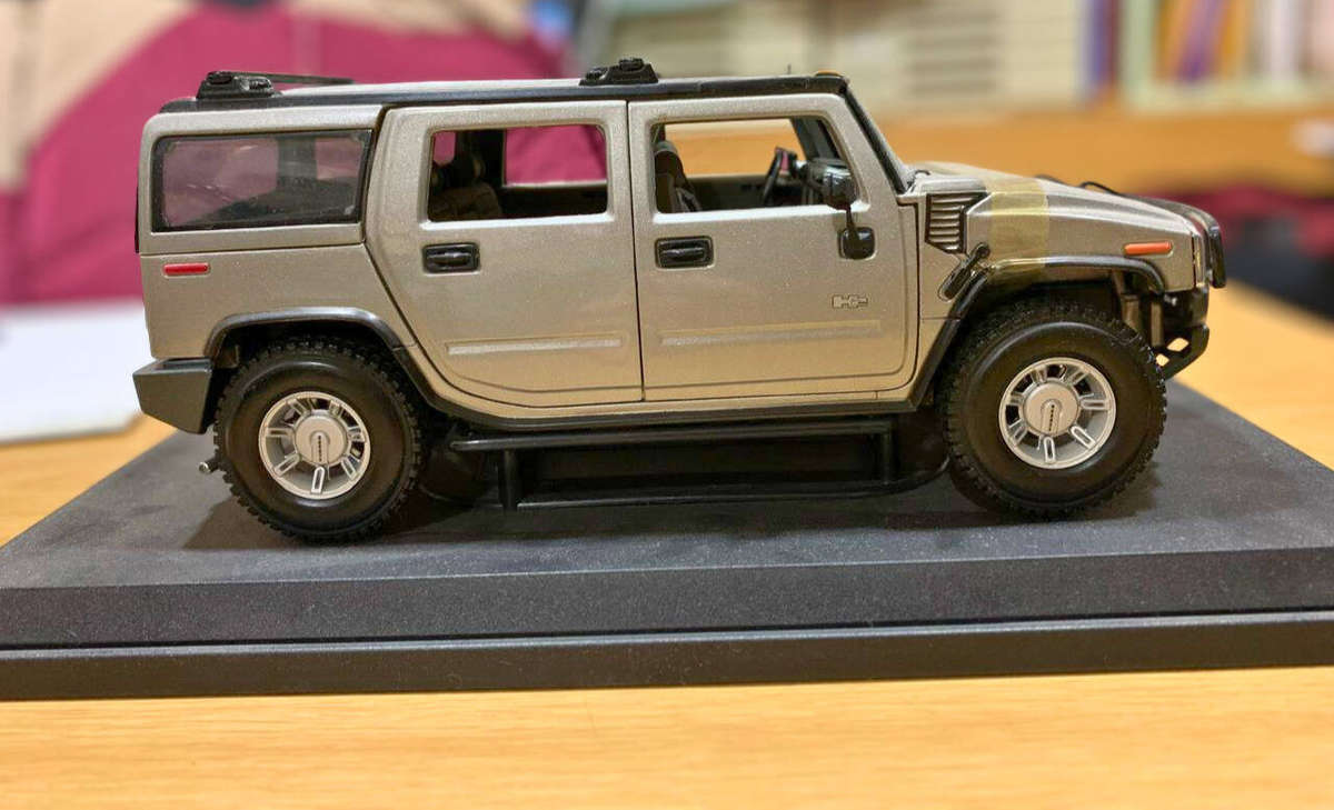 Vintage Maisto Premiere Edition Hummer H2 1:18 Diecast Model Car