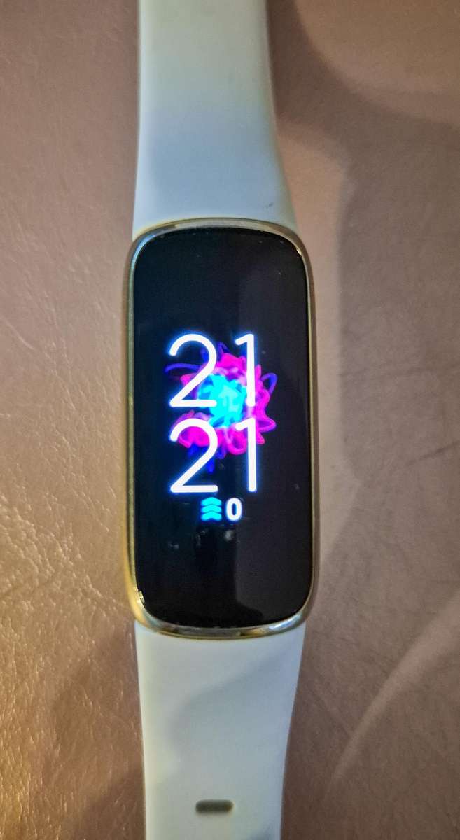 FITBIT LUXE SMARTWATCH