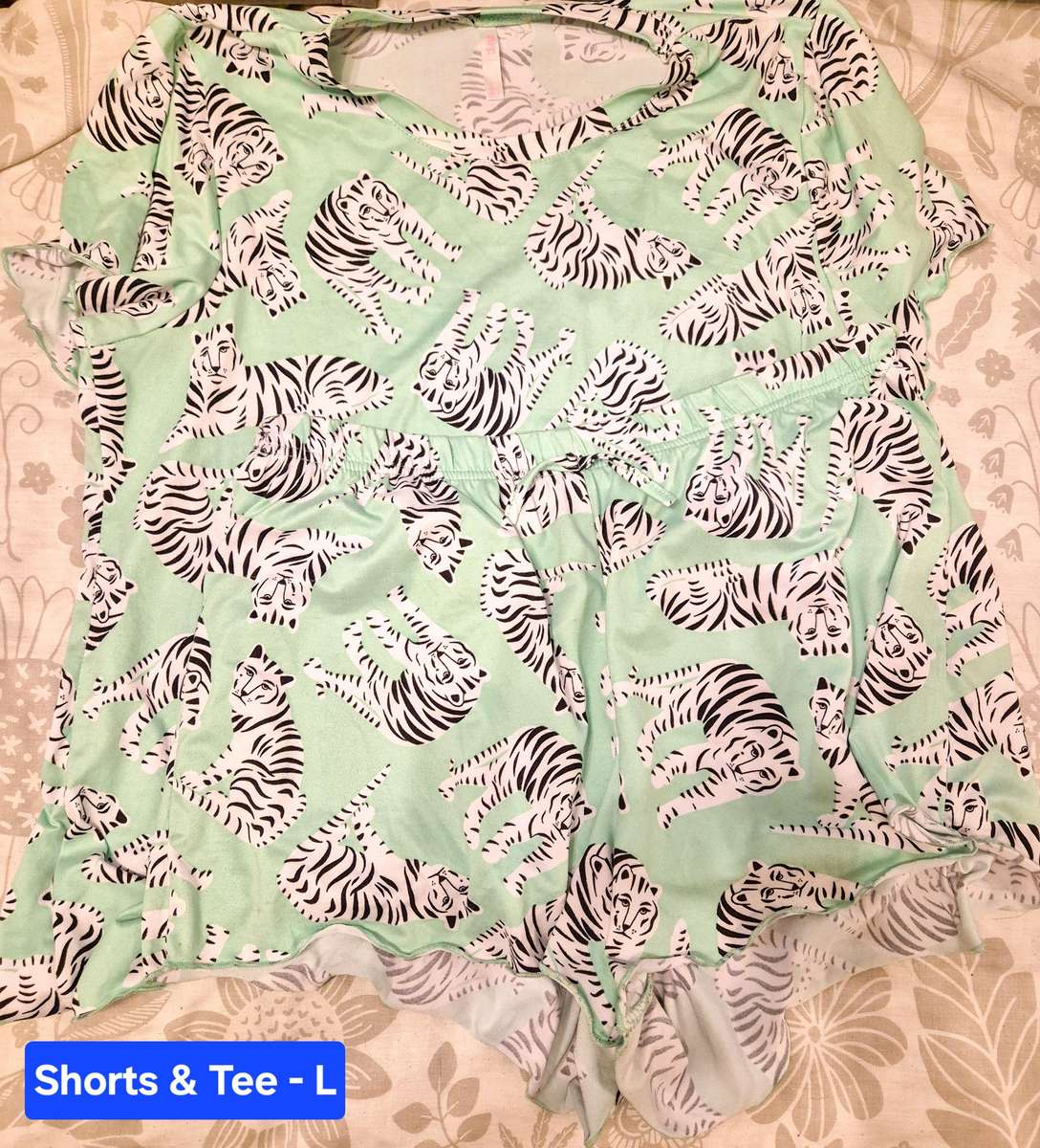 Woman's Pyjama Sets (x7)