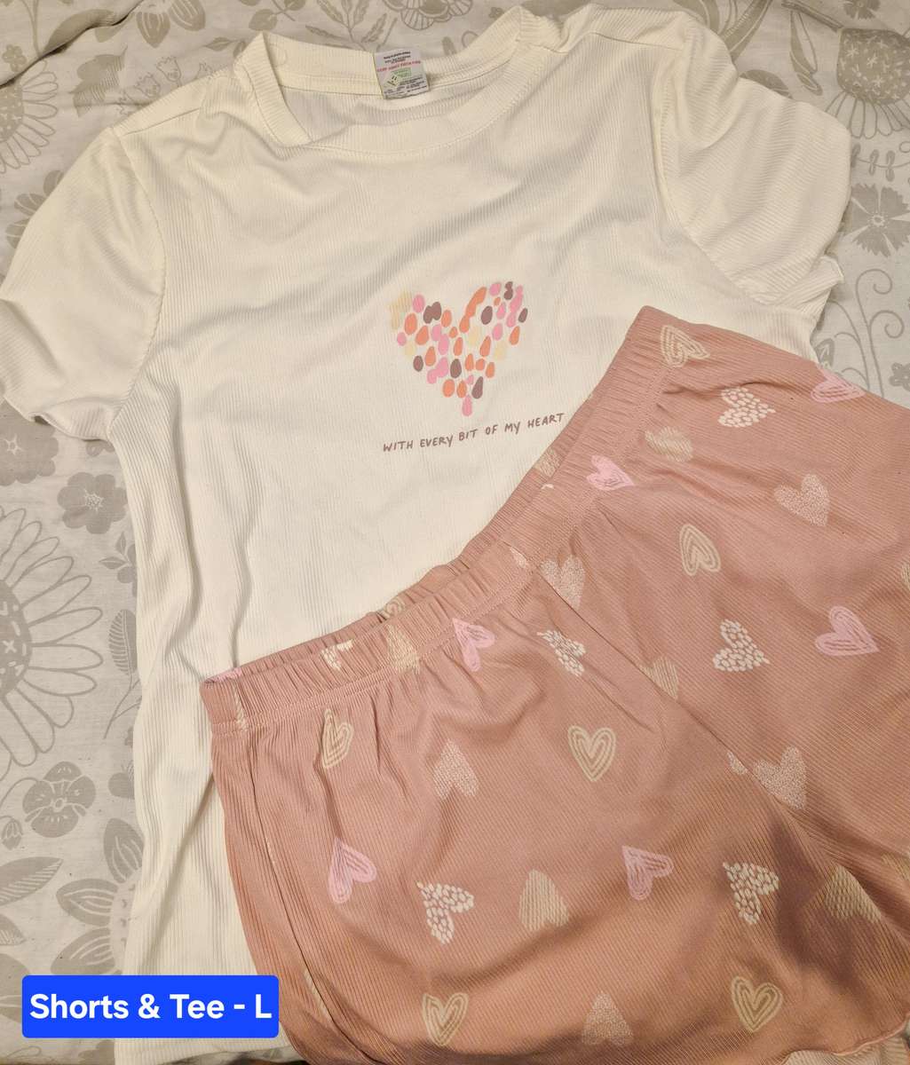 Woman's Pyjama Sets (x7)