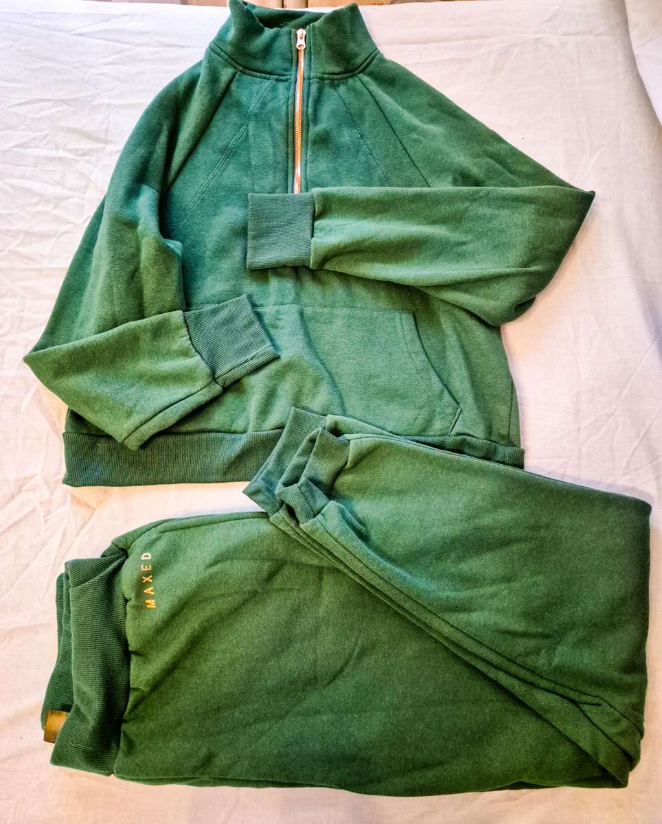 Woman's Sports Clothing Sets (x4)