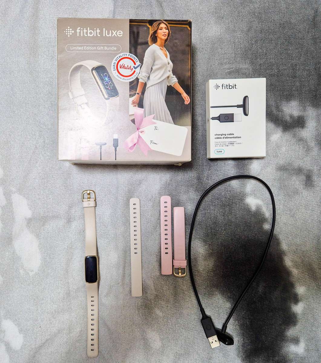 FITBIT LUXE SMARTWATCH