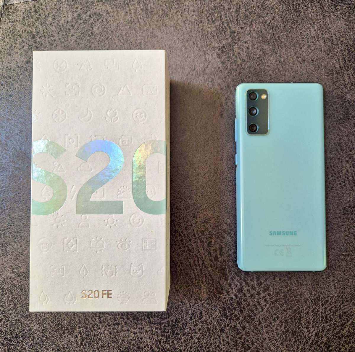 SAMSUNG S20 FE Smartphone