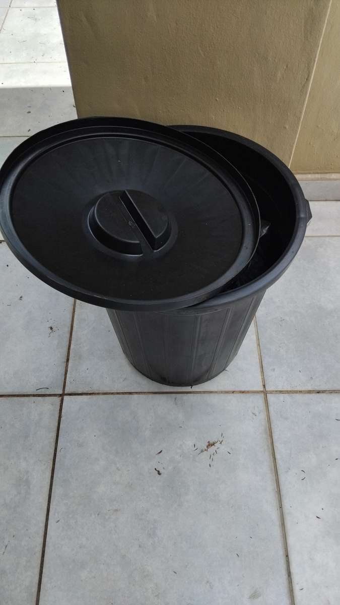 Big Jim Plastic Trash Bin