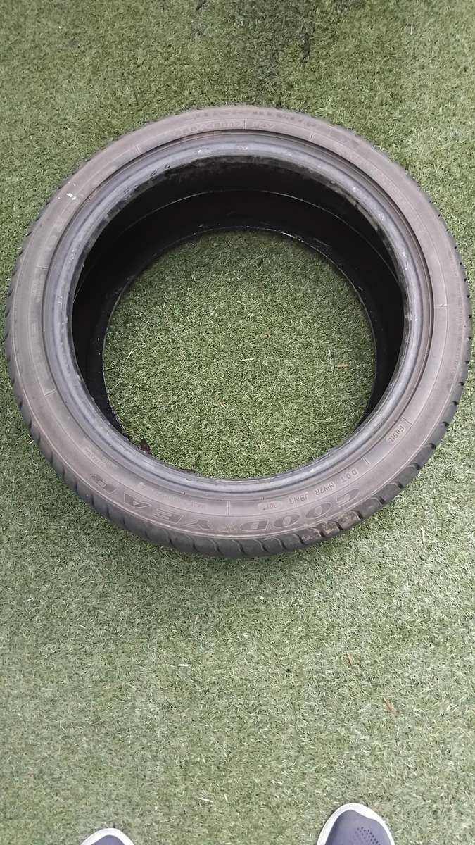 GoodYear Efficient Grip Tyre 225/45R17