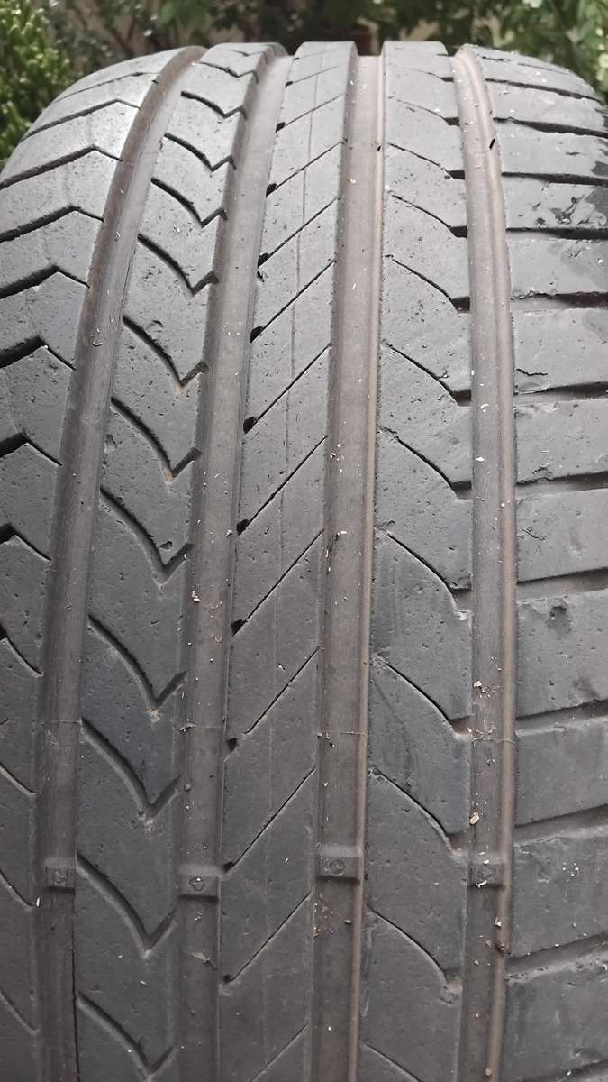 GoodYear Efficient Grip Tyre 225/45R17