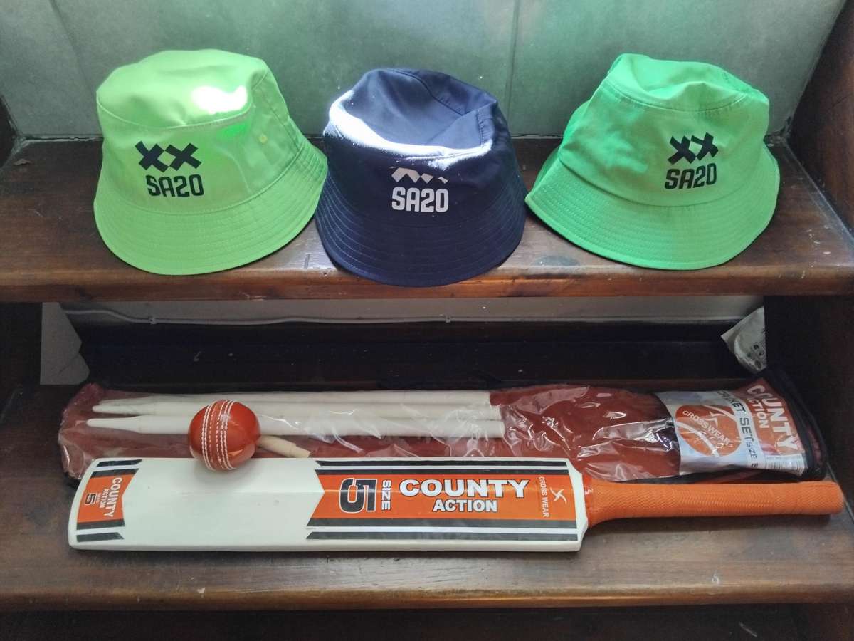 COUNTY Cricket Set
