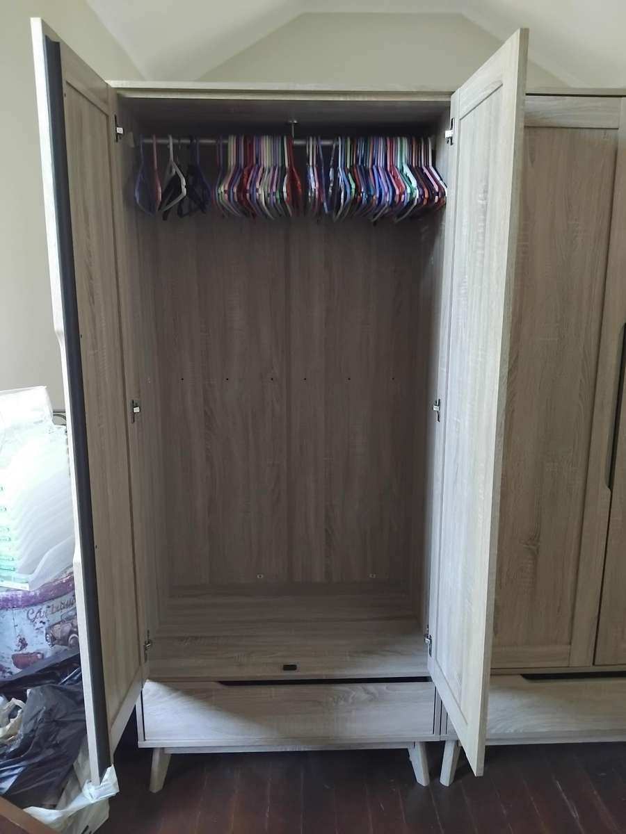 2 DOOR OAK WARDROBE