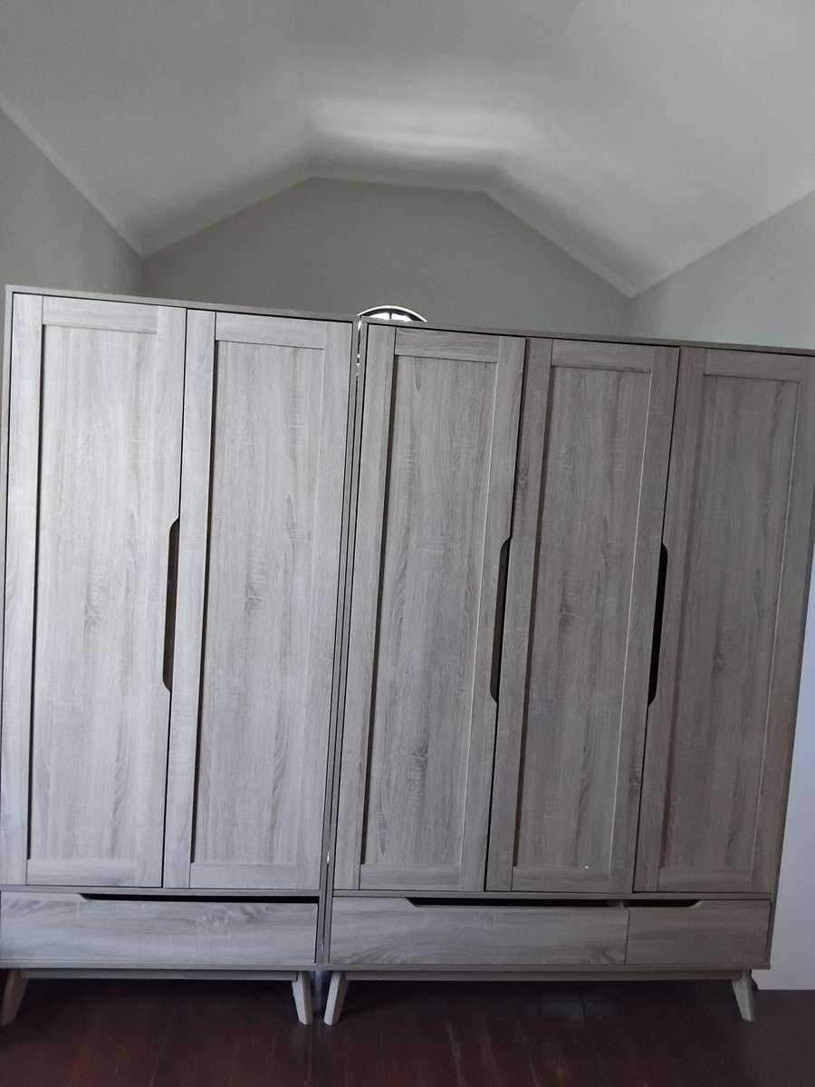 2 DOOR OAK WARDROBE