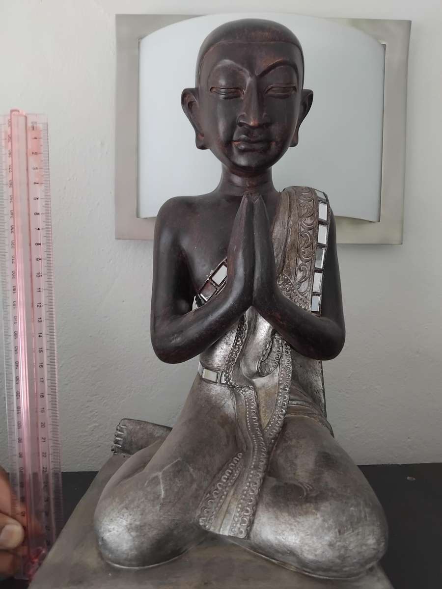 Decorative Statues (x6)