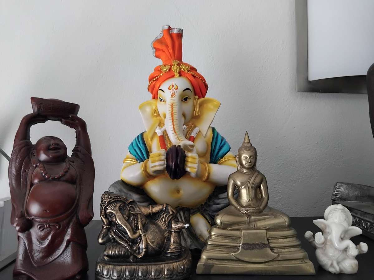 Decorative Statues (x6)