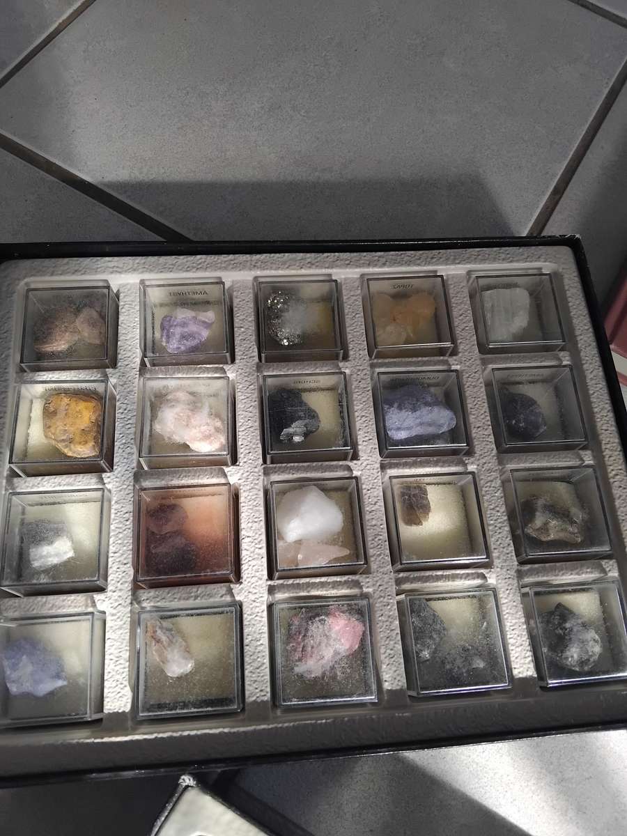MINERAL & GEMSTONE COLLECTION